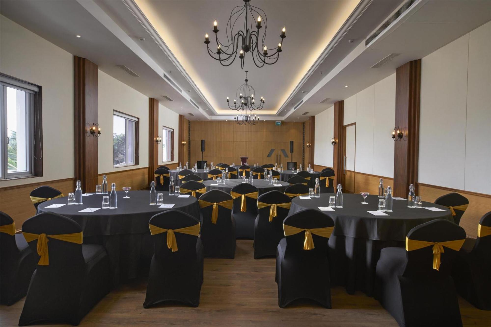 Radisson Goa Candolim Esterno foto